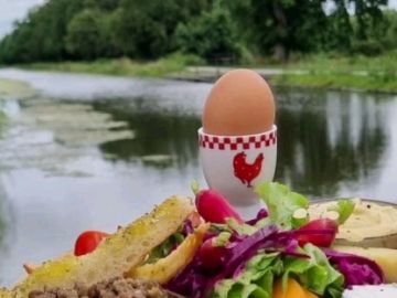 Découvrez notre planche veggie ! 🍽 
On vous dit un secret : les mouillettes cuisinées pour l'œuf à la coque... ça change tout ! 🤫😋

Bon appétit !...