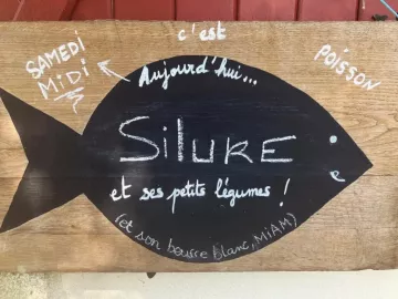 ⚠️ LE SAMEDI C'EST... POISSON !!!! 🎣

Demain à La Tindière, c'est le silure qui sera à  l'honneur pour votre plus grand bonheur !
N'oubliez pas le...